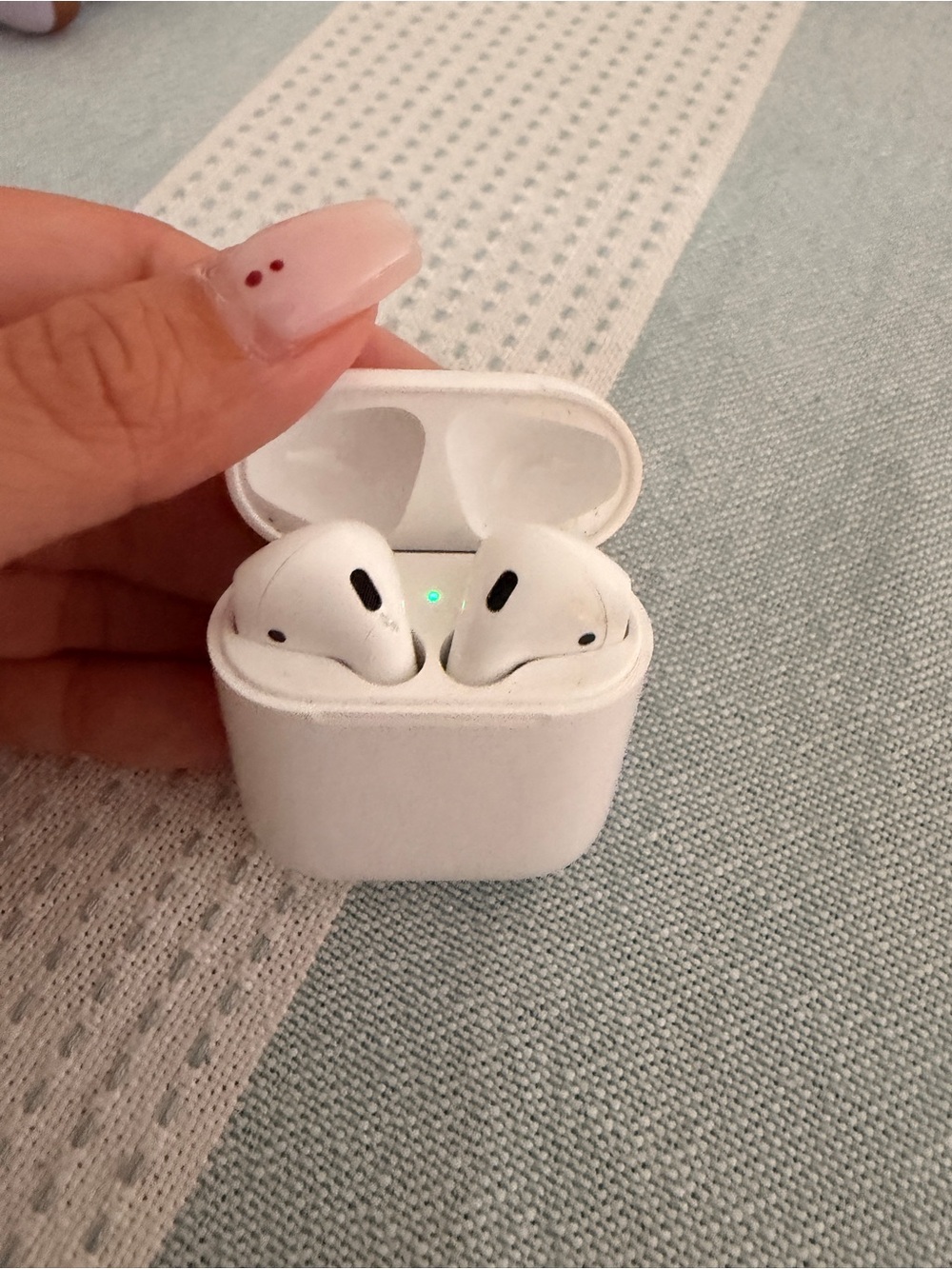 Apple AirPods Gen 2